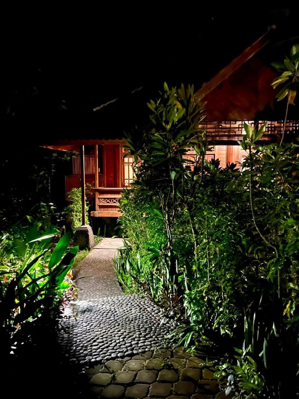 Secret Moon Beach House Jasri Exteriör bild
